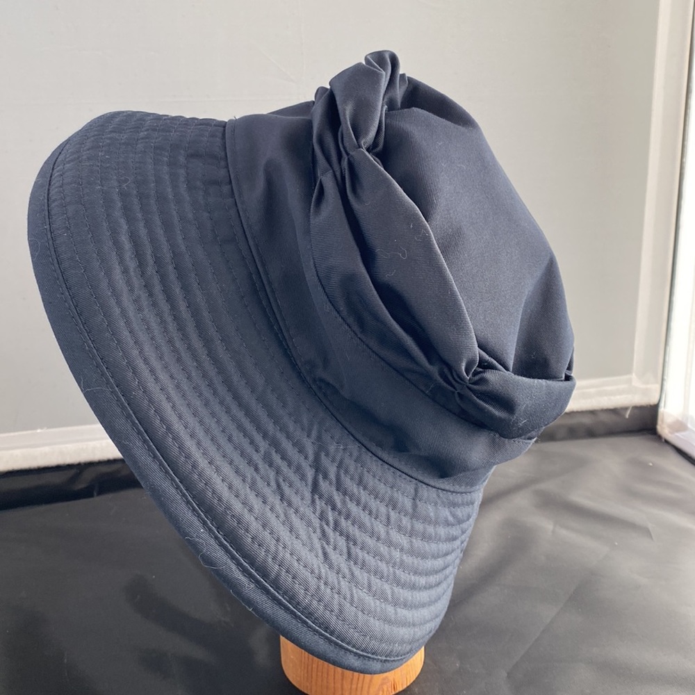 Ladies Navy blue Burberry rain hat. Size M with red and blue plaid liner.